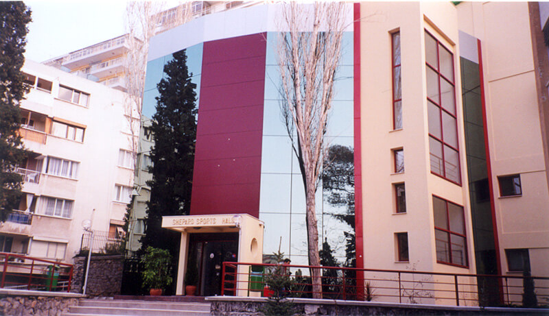 AMERİKAN LİSESİ SPOR SALONU - 1999 / 3.000m2 — Matt Yapı projesi