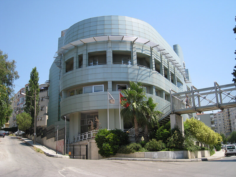 SAĞLIK VE EĞİTİM VAKFI İLKÖĞRETİM OKULU - 2003 / 10.000m2 — Matt Yapı projesi